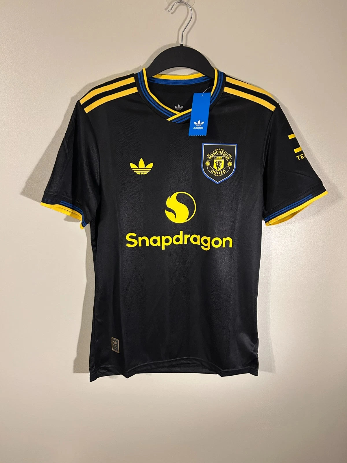 Manchester United 2025/26 Away Jersey – Adidas